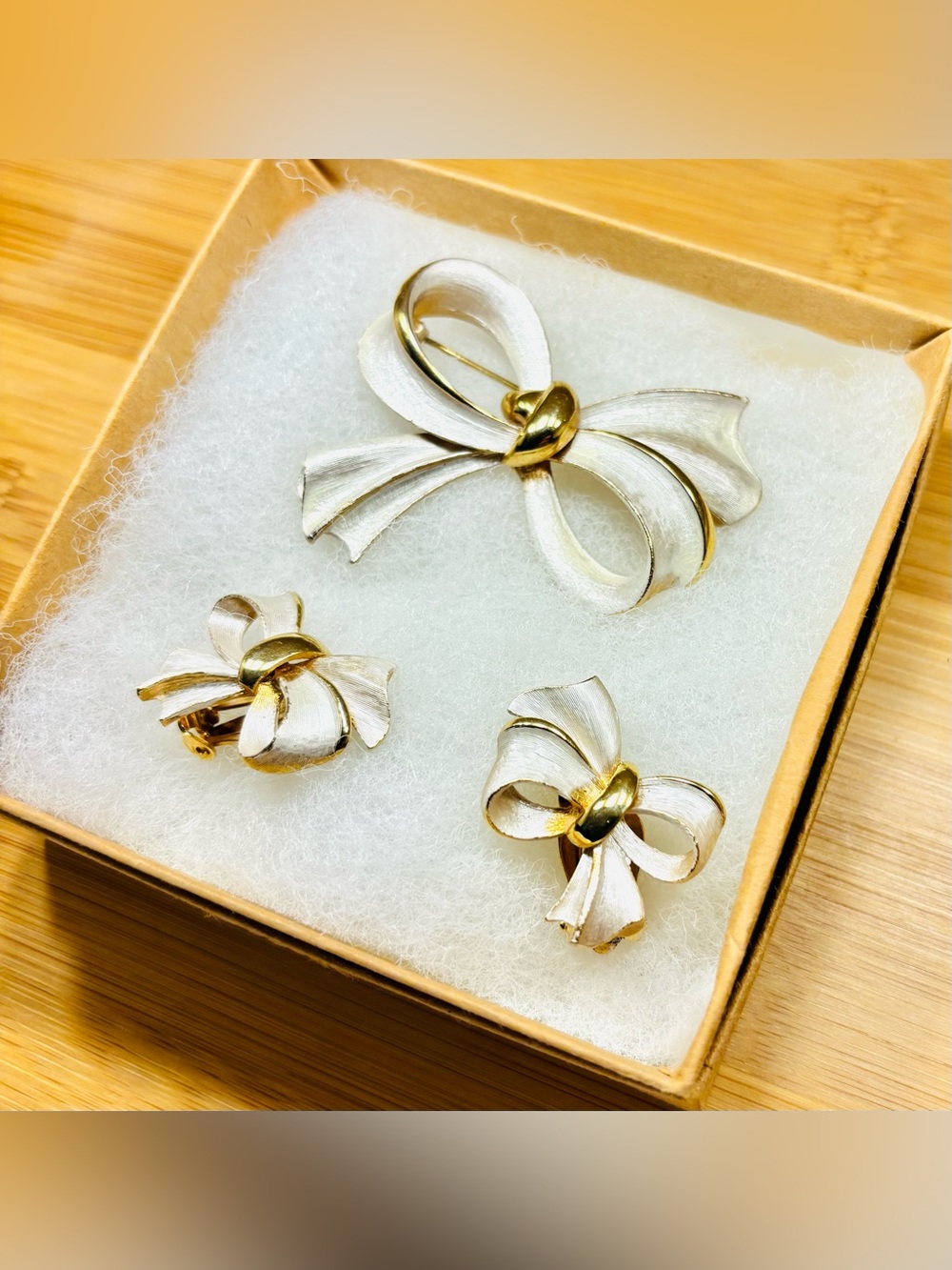 Gold toned pearl finish ribbon brooch and matching clip earrings set